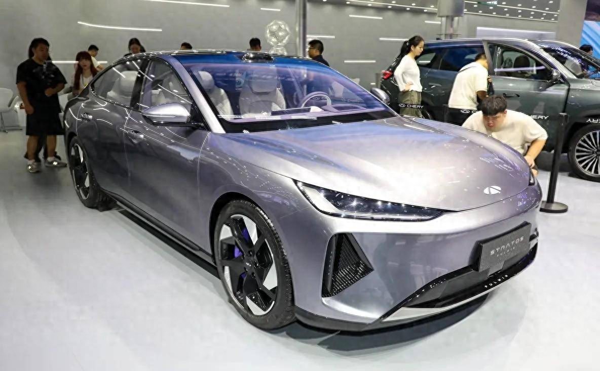 奇瑞全新轿车年内上市,轴距2.9米,颜值大不一样,预计售价15万