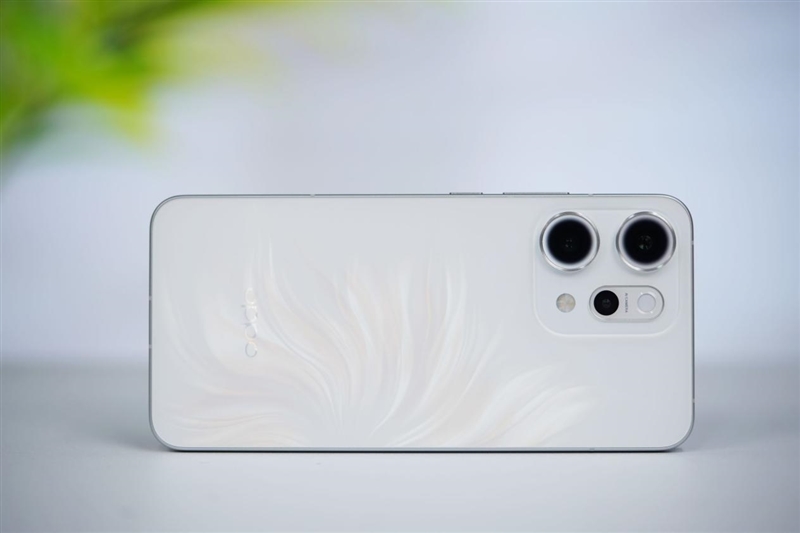 OPPO Reno14 Pro全面评测:一台很懂年轻人的时尚旗舰
