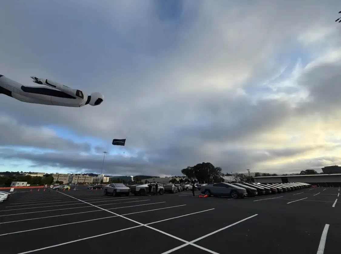 活动现场的Starman充气假人