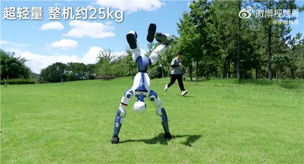 网友质疑机器人跳舞、拳击没用 宇树科技创始人王兴兴回应