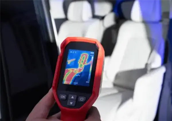 新款别克GL8陆尊PHEV内饰曝光：升级环抱式后排座椅加热