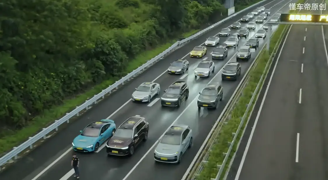 懂车帝在一条临时封闭的15公里高速上，复刻了9个真实的事故场景 | 图片来源：懂车帝