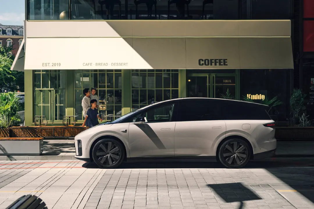 理想十周年，变阵先变人