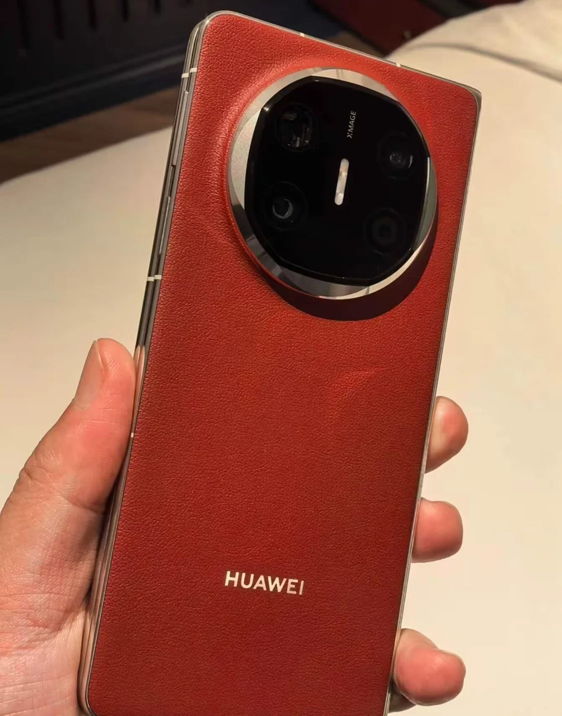 华为Mate X6系列折叠屏手机获HarmonyOS 4.3.0.173升级，升级多色温白平衡色彩还原技术