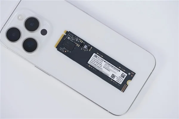 疾速7000MB/s！长江存储PC450 1TB SSD图赏