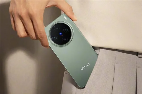 vivo X300真机出炉 韩伯啸：X系列史上颜值最佳产品