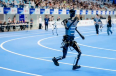 被嘲像&ldquo;爷爷&rdquo;的机器人背后，这一行业以半价推动11倍增长