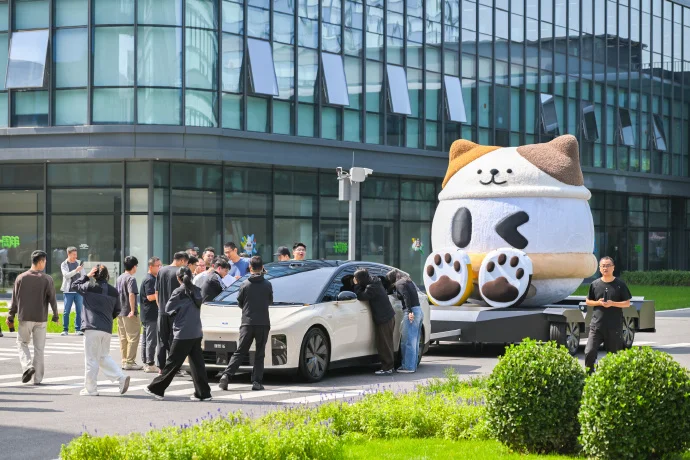 李想：理想i6新颜色正式命名为&ldquo;云朵黄&rdquo; 9月底开始交车