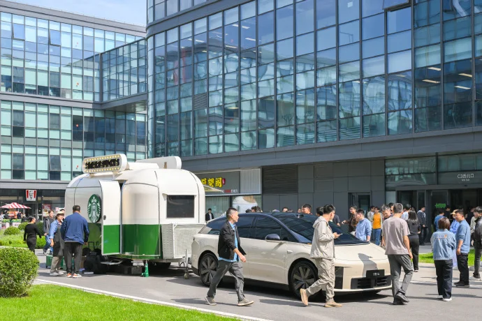 李想：理想i6新颜色正式命名为&ldquo;云朵黄&rdquo; 9月底开始交车