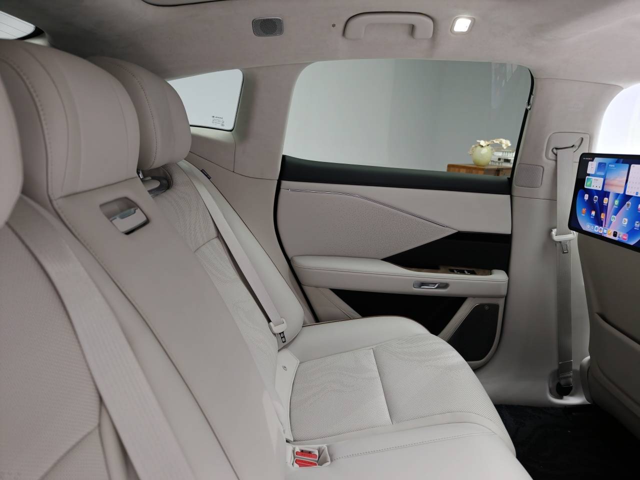 实拍解析广汽丰田铂智7:为什么你可以买一辆丰田电动车?