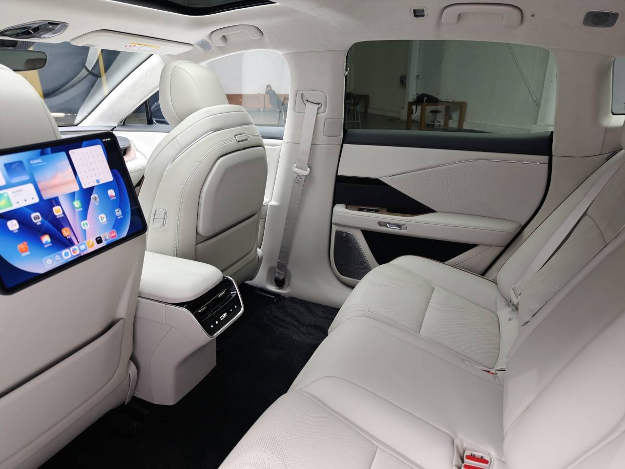 实拍解析广汽丰田铂智7:为什么你可以买一辆丰田电动车?