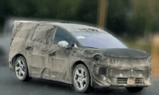 李想回应一切！冲击50万年销，预告纯电旗舰，还谈了高管出走和涨价