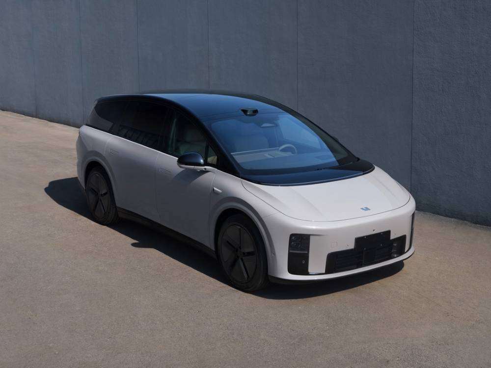 李想回应一切！冲击50万年销，预告纯电旗舰，还谈了高管出走和涨价