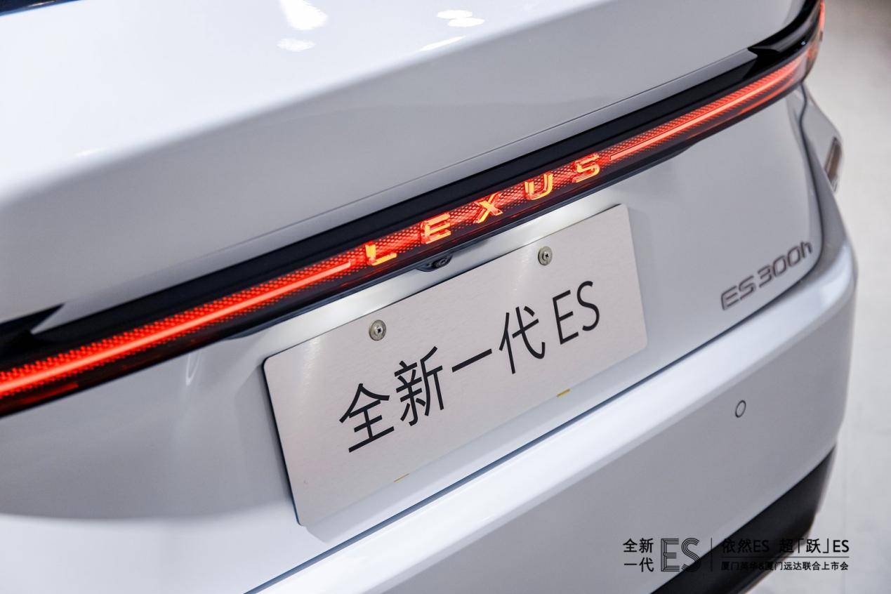 全新雷克萨斯ES 300h，厦门上市暨首批交付